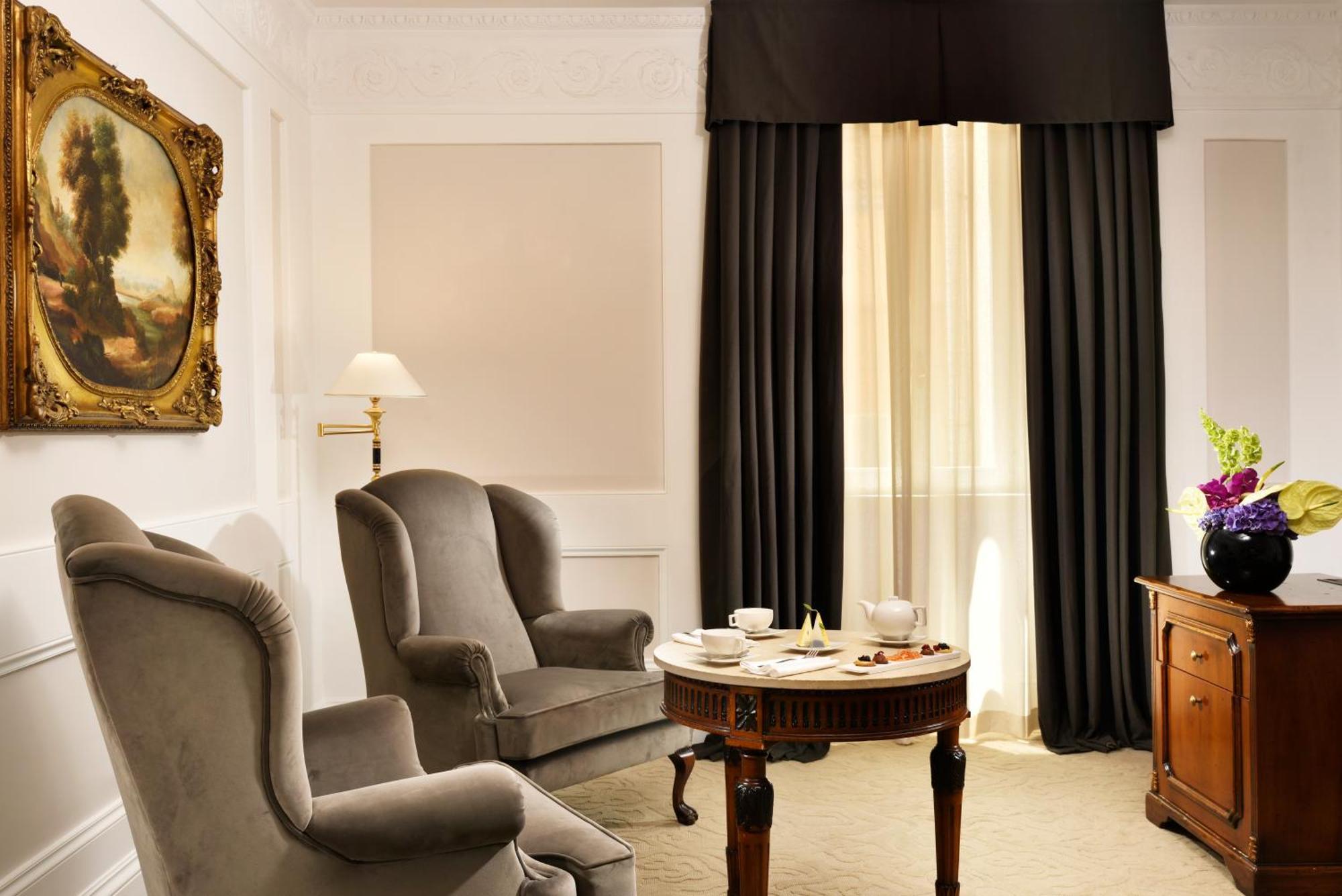 Splendide Royal - The Leading Of The World